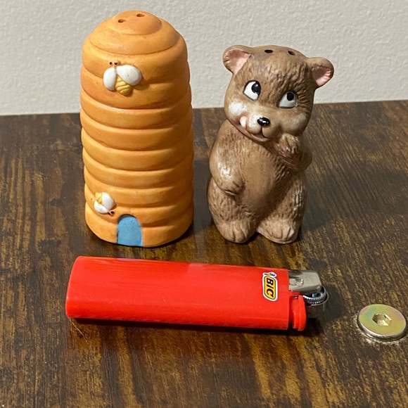 Bear and Beehive Salt and Pepper Shakers. Perfect condition - Picture 8 of 8